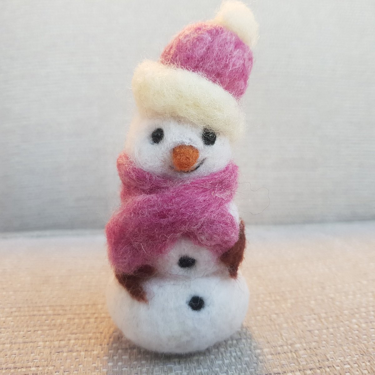 RockingFelter's tweet photo. Good evening all,
Thrilled to share a newbie with you! Please meet Icelynn the Snow woman! An absolutely gorgeous creation to keep or gift.
Isn’t she a cutie? 
Thank you ⛄️💗 
https://t.co/0aX7s3YErK
#etsy #FestiveEtsyFinds #snowman #Christmasgifts #handmadehour #womaninbizhour https://t.co/Qm6AcwFdn8