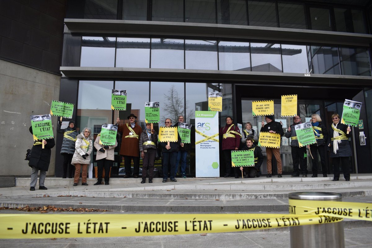 ufcqc71's tweet photo. Nous aurions aimé être plus nombreux devant l'ARS de Dijon pour rappeler la situation très dégradée de l'accès aux soins en Bourgogne Franche-Comté mais nous étions là ! https://t.co/hrV2TjMmds