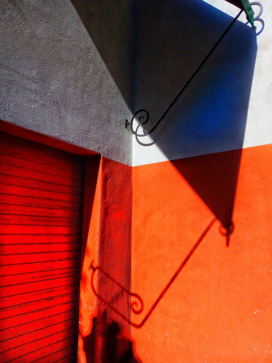 'Architecture of Color & Shadow' Photo Series Dedicated to #FrancoFontana (b. 1933), the great Italian color film photographer🇮🇹