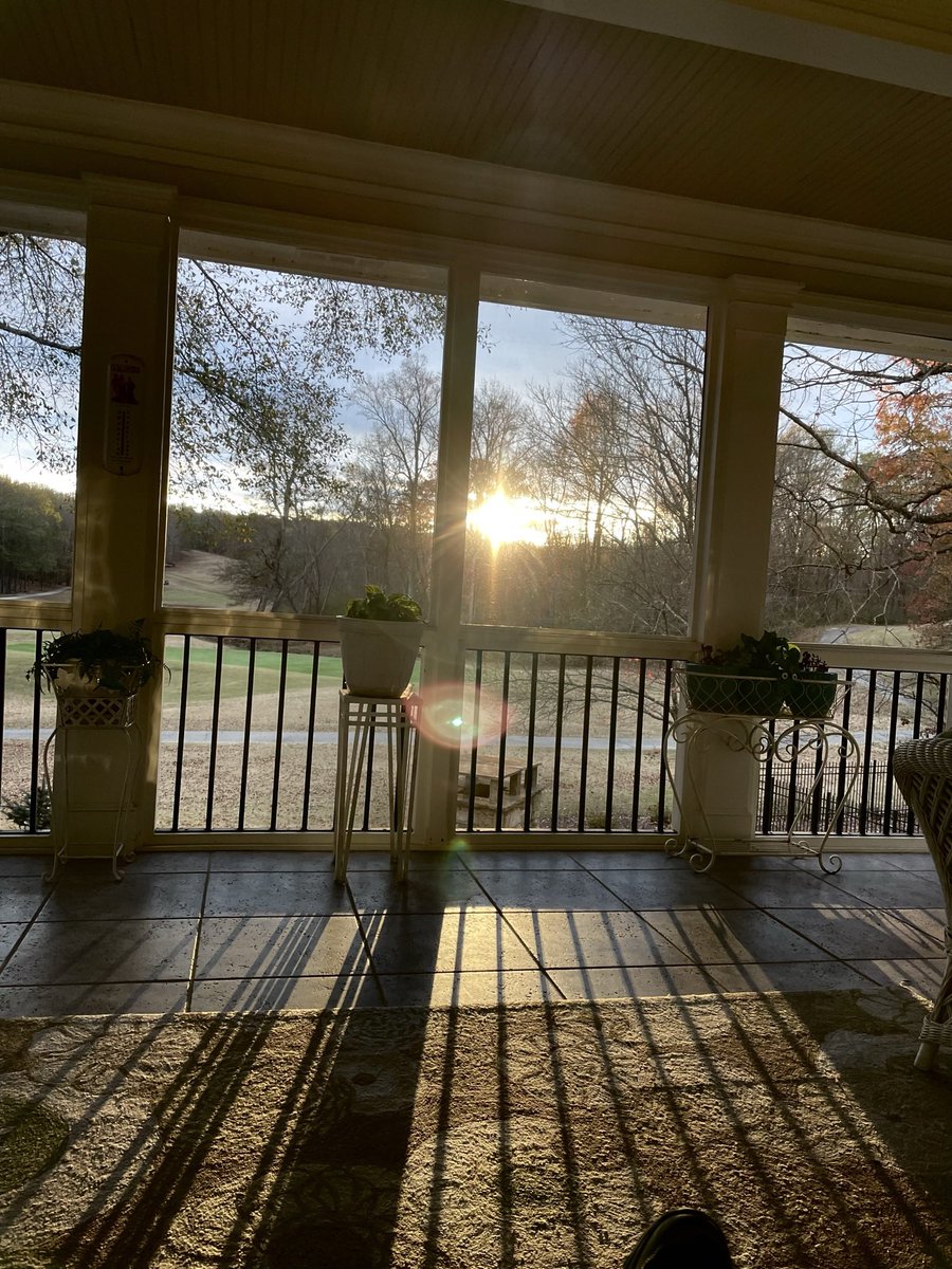 Regacox's tweet photo. Thankfulness unlocks our capacity for joy, hope and blessing! Find and claim gratitude and be a gift to others! https://t.co/Zkiyw33CeU