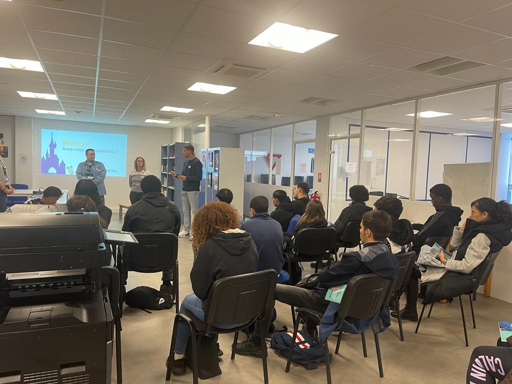 École de la 2e Chance en Seine et Marne (@e2c77) on Twitter photo ✨ Nos stagiaires de l’#E2C77 #Chelles étaient ravis de rencontrer et échanger avec les Cast Members de <a href="/DisneylandParis/">Disneyland Paris</a> sur les différents #métiers et les processus de #recrutement du groupe ☺️
Une belle rencontre riche en échanges et en témoignages ! ✨ Nos stagiaires de l’#E2C77 #Chelles étaient ravis de rencontrer et échanger avec les Cast Members de <a href="/DisneylandParis/">Disneyland Paris</a> sur les différents #métiers et les processus de #recrutement du groupe ☺️
Une belle rencontre riche en échanges et en témoignages !