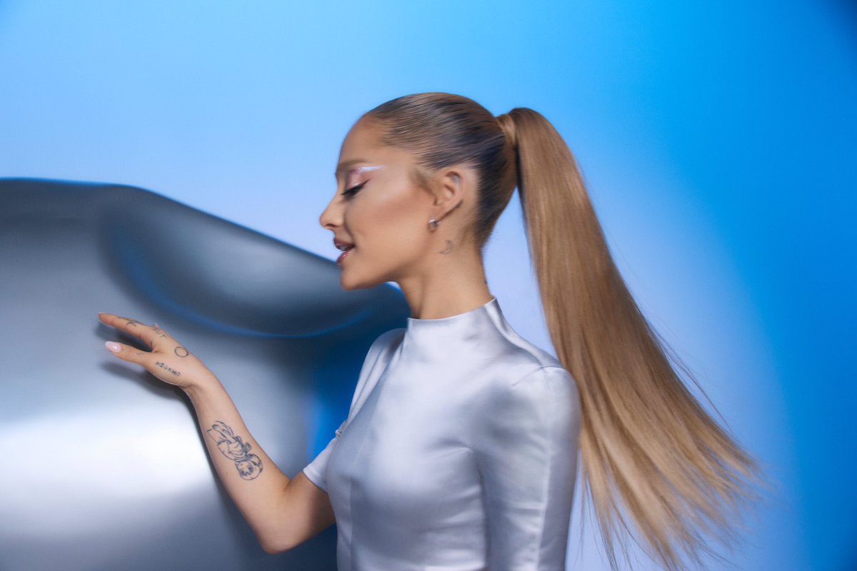 ArianatorFallen tweet picture