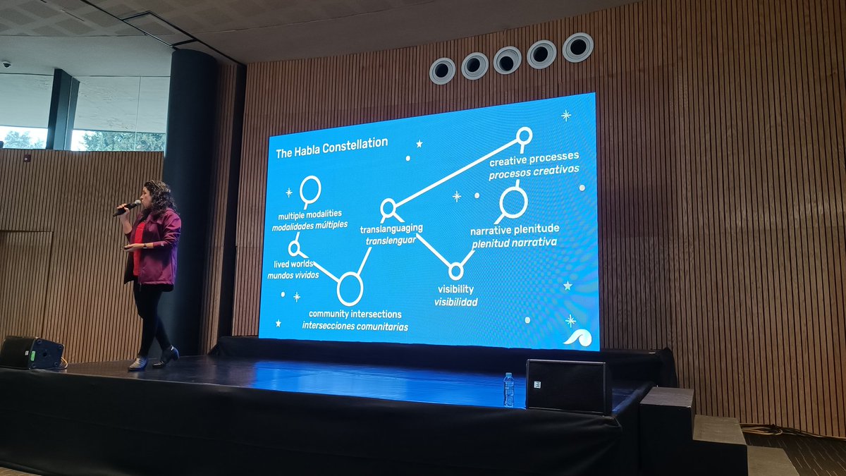 lau_morera's tweet photo. Marimar Patrón nos da ideas de cómo podemos hacer conexiones. Nos abre la mirada, y a parte de tener como objetivo hacer actividades de suelo bajo, techo alto y paredes anchas, añade también de paredes permeables! #EnjoyThinkingMX https://t.co/EXx7rmbH8t