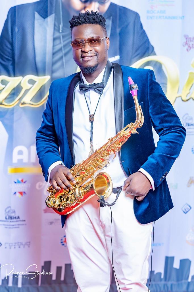 AndrewM35783's tweet photo. Special thanks to everyone of you who turned up for #JazzandDine with #andiesax on Saturday. History was made! It's y'all that keep me going. I'm forever grateful & I'll surely never tire to thank youβ₯οΈππΎππΎ. @Karitas Kario @Katongole Omutongole
#saxboy #entertainer #musician https://t.co/rOEkj3OT1Q