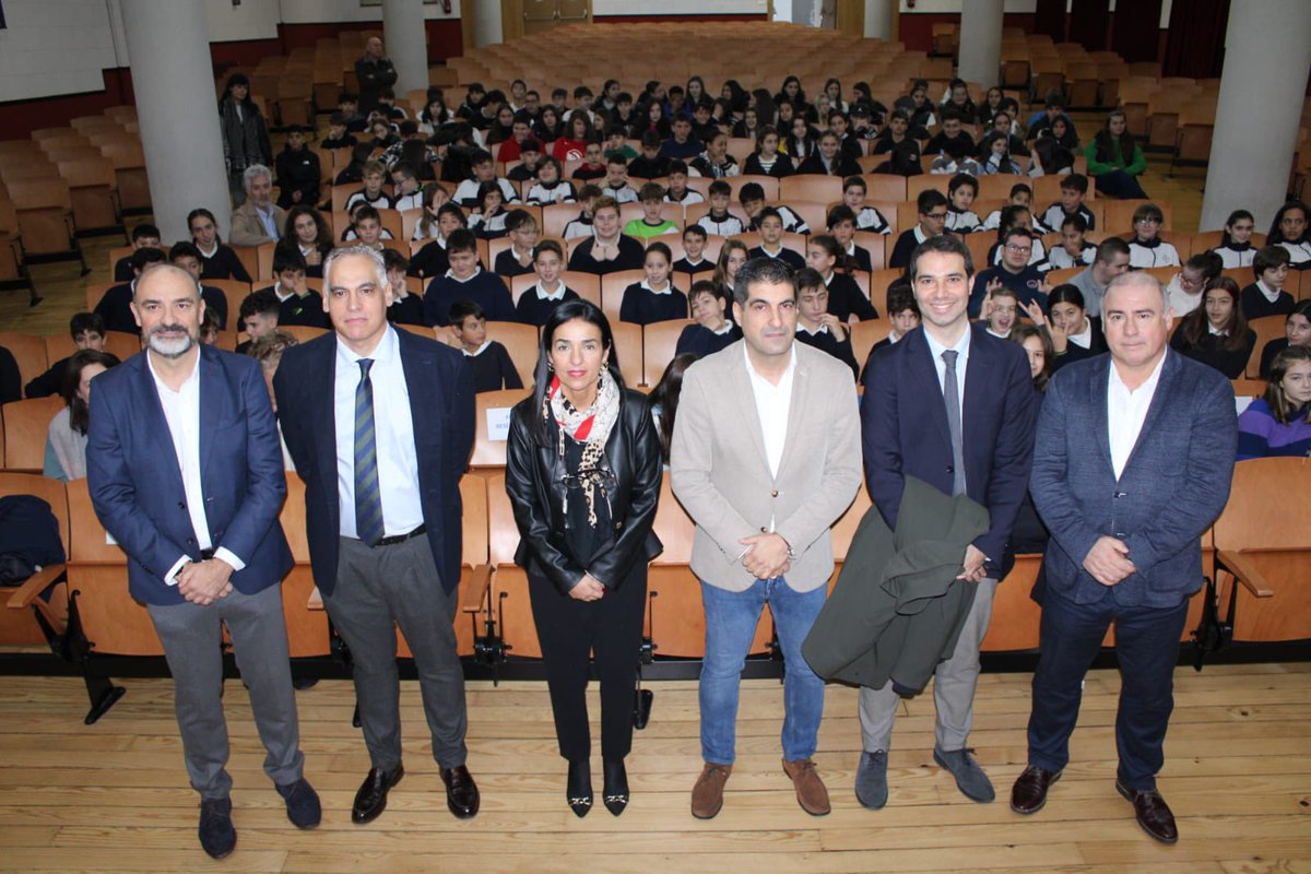 AnpasDe's tweet photo. Acto de clausura no Colexio Carmelitas de Ourense do proxecto EnRedes 2023 da Federación de Anpas de colexios privados e concertados de Ourense. https://t.co/MAXvYJjEfA