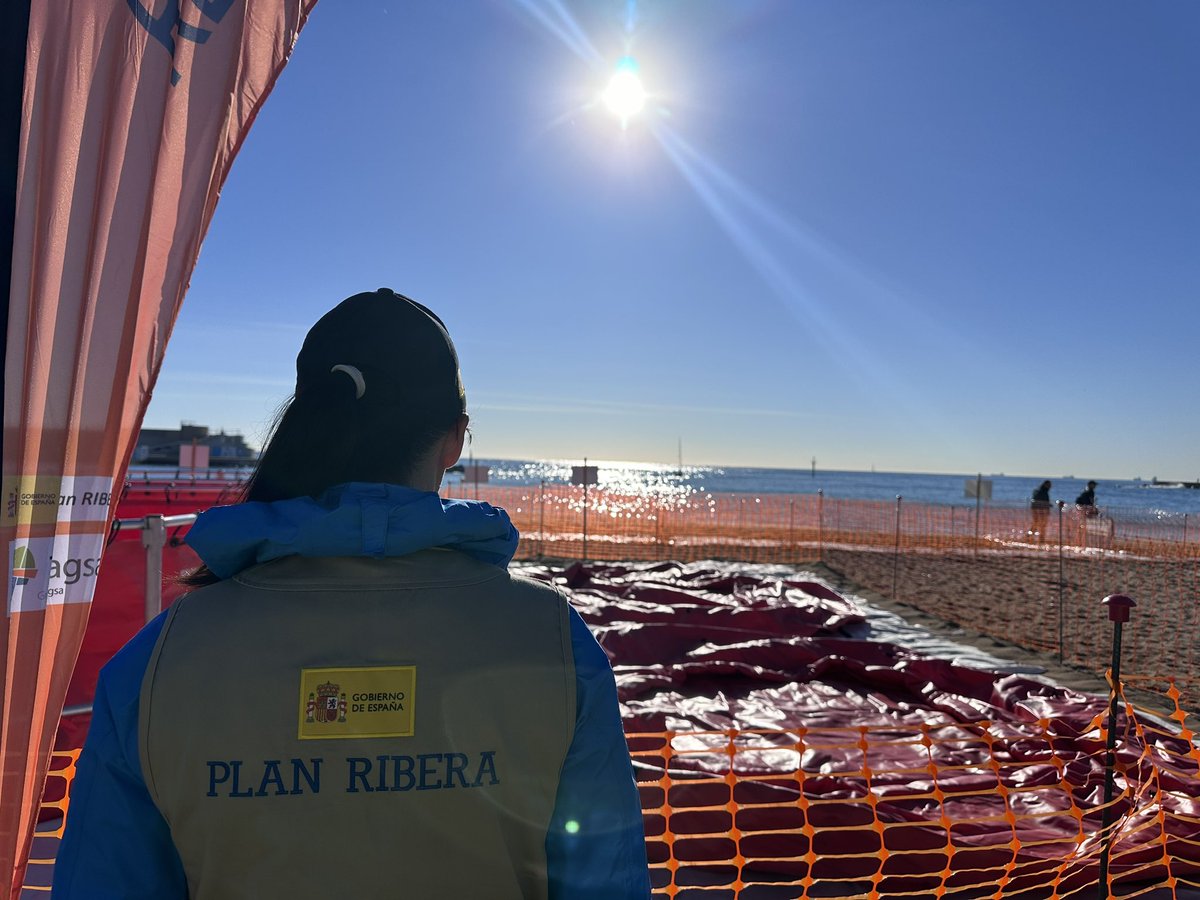 EugenioFraile's tweet photo. Hoy participo en el Simulacro de Emergencias Estatal contra la Contaminación Marina #planribera @mitecogob en #Bcn. Gracias a todos los cuerpos de gestión, emergencias y seguridad de las diferentes administraciones regionales y nacionales. @IEOoceanografia @CSIC @salvamentogob https://t.co/HkSg8n0axW