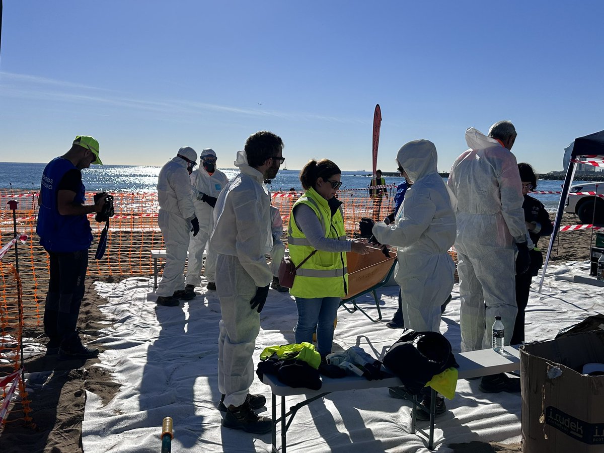 EugenioFraile's tweet photo. Hoy participo en el Simulacro de Emergencias Estatal contra la Contaminación Marina #planribera @mitecogob en #Bcn. Gracias a todos los cuerpos de gestión, emergencias y seguridad de las diferentes administraciones regionales y nacionales. @IEOoceanografia @CSIC @salvamentogob https://t.co/HkSg8n0axW