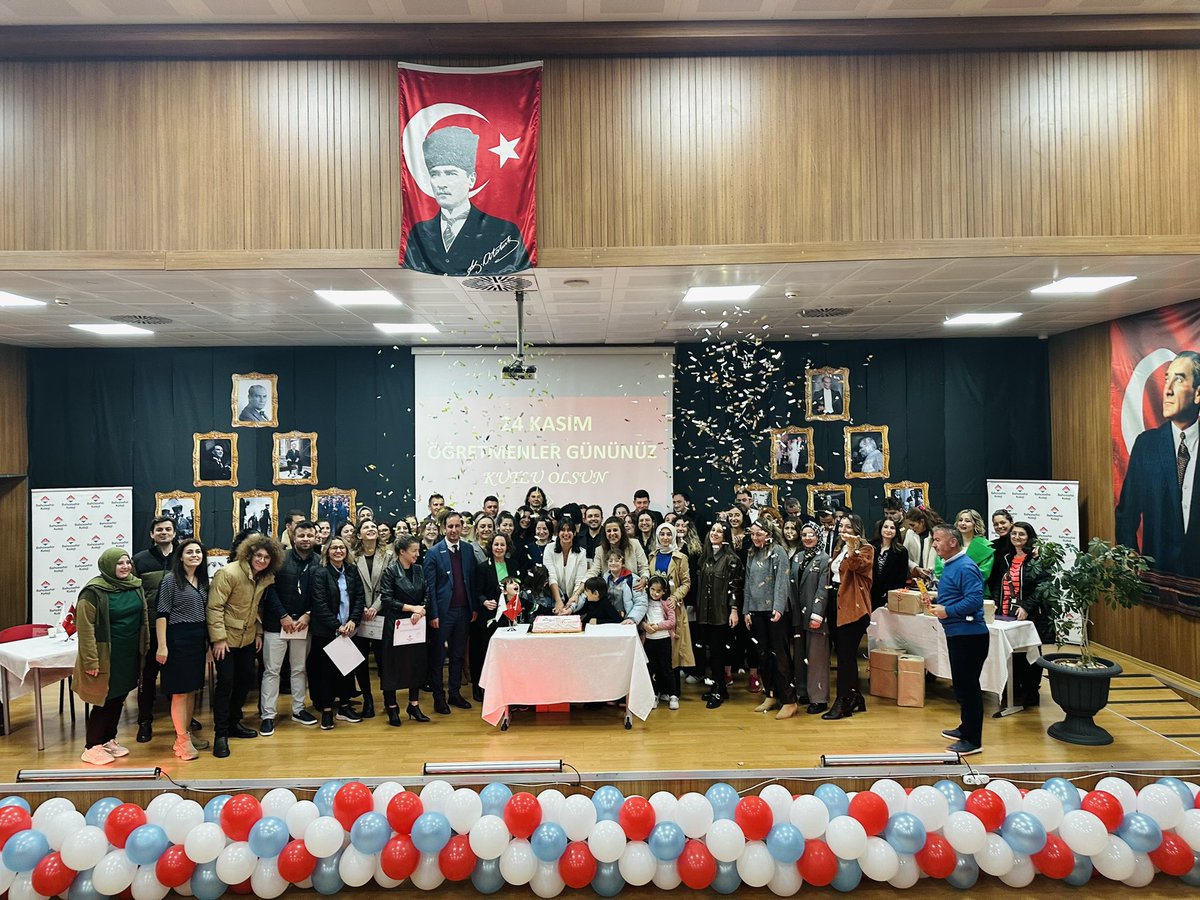 BahcesehirFatsa's tweet photo. 24 Kasım Öğretmenler günü dolayısıyla Okul Aile Birliği’nin organize ettiği güzel bir çekilişe imza attık. Bu sene geleneksel olarak çekilişimizin 3.sünü gerçekleştirdik.
Desteklerinden ötürü Okul Aile Birliği Başkanımıza ve Okul Aile Birliği üyelerimize teşekkür ediyoruz. https://t.co/IhW0dxcp5s