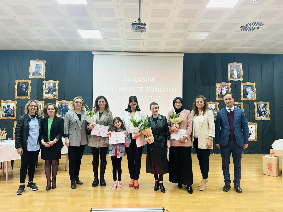 BahcesehirFatsa's tweet photo. 24 Kasım Öğretmenler günü dolayısıyla Okul Aile Birliği’nin organize ettiği güzel bir çekilişe imza attık. Bu sene geleneksel olarak çekilişimizin 3.sünü gerçekleştirdik.
Desteklerinden ötürü Okul Aile Birliği Başkanımıza ve Okul Aile Birliği üyelerimize teşekkür ediyoruz. https://t.co/IhW0dxcp5s