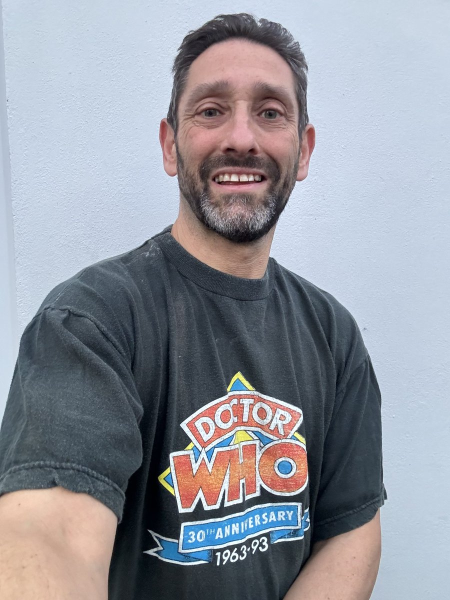 rodneyberman's tweet photo. I’ve heard there’s a milestone anniversary taking place today.
So please join me in celebrating the 30th anniversary of this t-shirt!
#HappyBirthdayDoctorWho #MadeInCardiff https://t.co/EHG8Z4vMXh