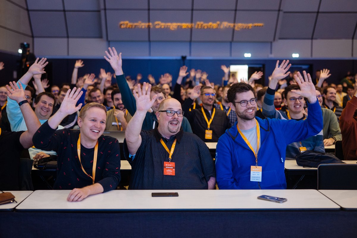 Update Conference tweet media