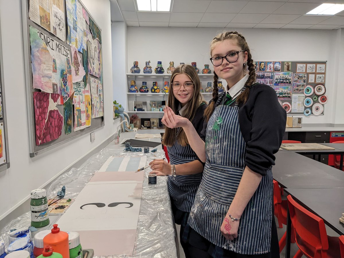 ArtDesignDept1's tweet photo. 🎄🎁❄️🦌

Mrs Carson's Christmas Crafts Club has been full of festive cheer, crafting beautiful clay ornaments this week. Stay tuned for a sneak peek at their creative masterpieces. ✨ @lismorecollege https://t.co/c1Mz5fpMVD