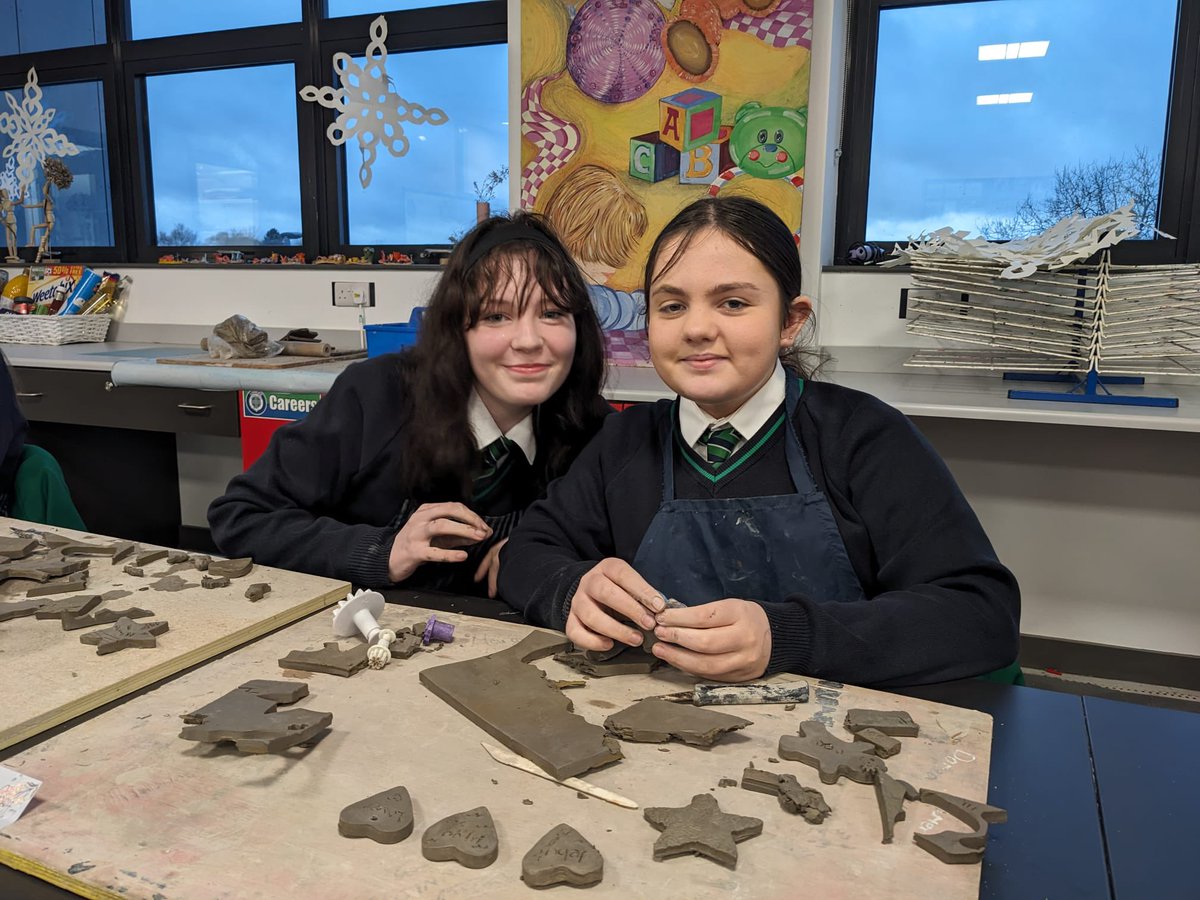 ArtDesignDept1's tweet photo. 🎄🎁❄️🦌

Mrs Carson's Christmas Crafts Club has been full of festive cheer, crafting beautiful clay ornaments this week. Stay tuned for a sneak peek at their creative masterpieces. ✨ @lismorecollege https://t.co/c1Mz5fpMVD