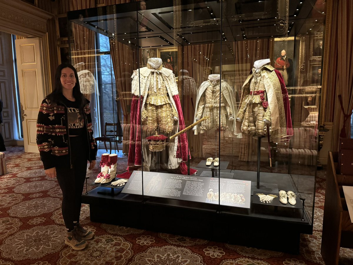 Shout out to the literal incredible restoration on these costumes @ApsleyHouse . One part of Charles’ cape is a replacement and I want to know who perfectly matched the color of a 200 year old silk cape they are a legend.