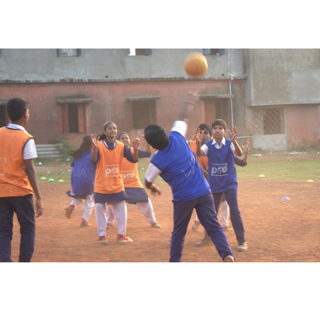 ProSportDev's tweet image. #FromBBSR Take a sneak peek at our CSP participants gearing up for our upcoming Community Netball Tournament scheduled for December 3, 2023 at VKS School. Anticipation is high as 144 students eagerly prepare to participate in the much-awaited event.