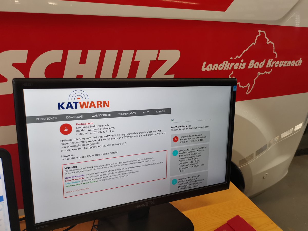 VOST_TeamMedien's tweet image. 23.11.2015: Der LK #BadKreuznach aktiviert #Katwarn . Diese kostenlose App ist ein wichtiger Bestandteil in unserem #Warnmittelmix ! NICHT löschen, wenn die App einige Zeit nicht auslöst! #CellBroadcast ergänzt auch nur! Infos 👇 #KatS #TeamMedien #immerda #Bevölkerungswarnung