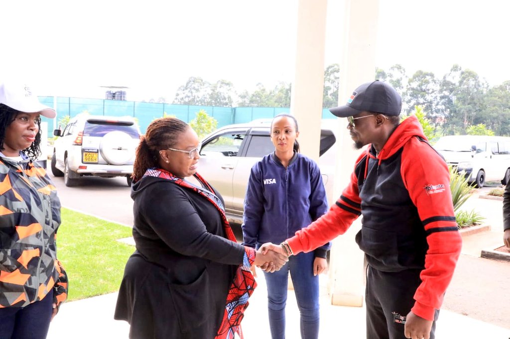 moyasa_ke's tweet photo. POMP AND COLOUR AS SPRINTER FERDINAND OMANYALA IS UNVEILED AS TEAM VISA ATHLETE.

CS @AbabuNamwamba, today joined journalists and sports enthusiasts at the official unveiling of sprinter @Ferdiomanyala as Team Visa Athlete at a ceremony held at the Ulinzi Sports Complex, Nairobi. https://t.co/cV9omAtFrc