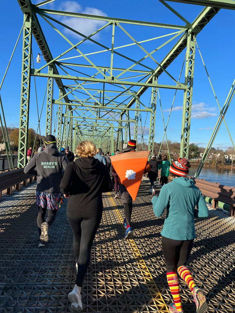 FinjaDraxler's tweet photo. Happy Thanksgiving from us!🦃🥧
Started this morning with a Turkey Trot, impressed by all the turkey & pie costumes on the running track! Of course I had to sport my #runningforeurope shirt.
Enjoy this day with delicious food, family & friends! #gobblegobble https://t.co/enFbgbc0MQ