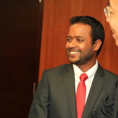 HKurusee's tweet photo. Lifting suspension for 1 min to appreciate @muththo.

I officially approve Infrastructure Minister Dr @muththo

He’s a high quality individual with an authentic British🇬🇧PhD. Just checked his thesis. It’s full of mathematics, mechanics etc.

You have my full support sir. 👍 https://t.co/PajG6bUjZX