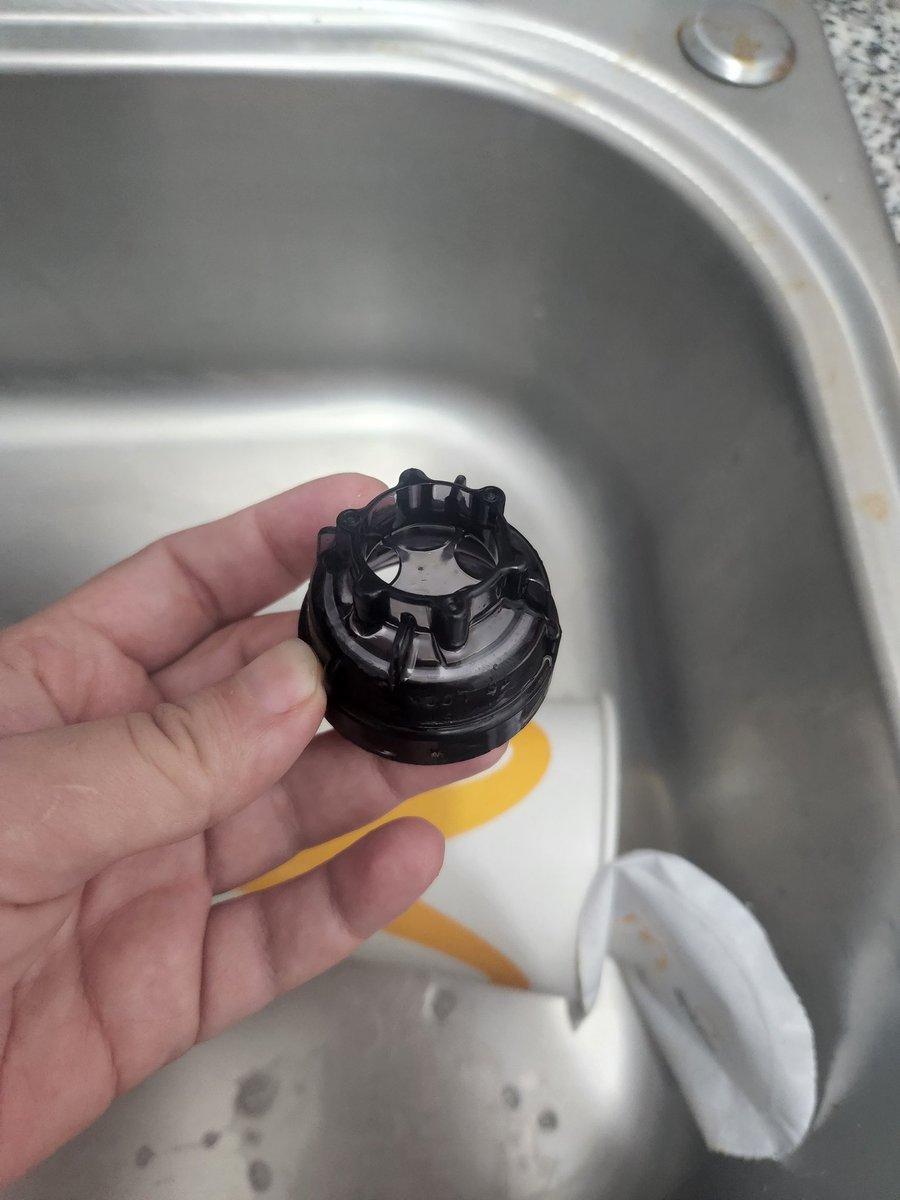 Chegala's tweet photo. Ayer @mcdonaldspa me mandó este regalo dentro de la soda 🤮 https://t.co/ndaISNZskD