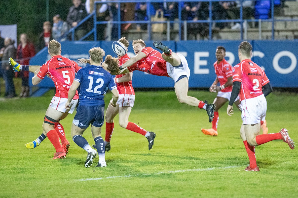 AlliginPhot's tweet photo. 1st to arrive, last to leave.  Excellent gallery of images from @windandsurfphot last night for @armyrugbyunion 
Capturing the thrills and spills on the pitch plus the story around the match.
Professionalism is shooting Red as an ex @RNRugby DoR 😉
https://t.co/YJm6m90VKW https://t.co/b3p2Xc9dJg