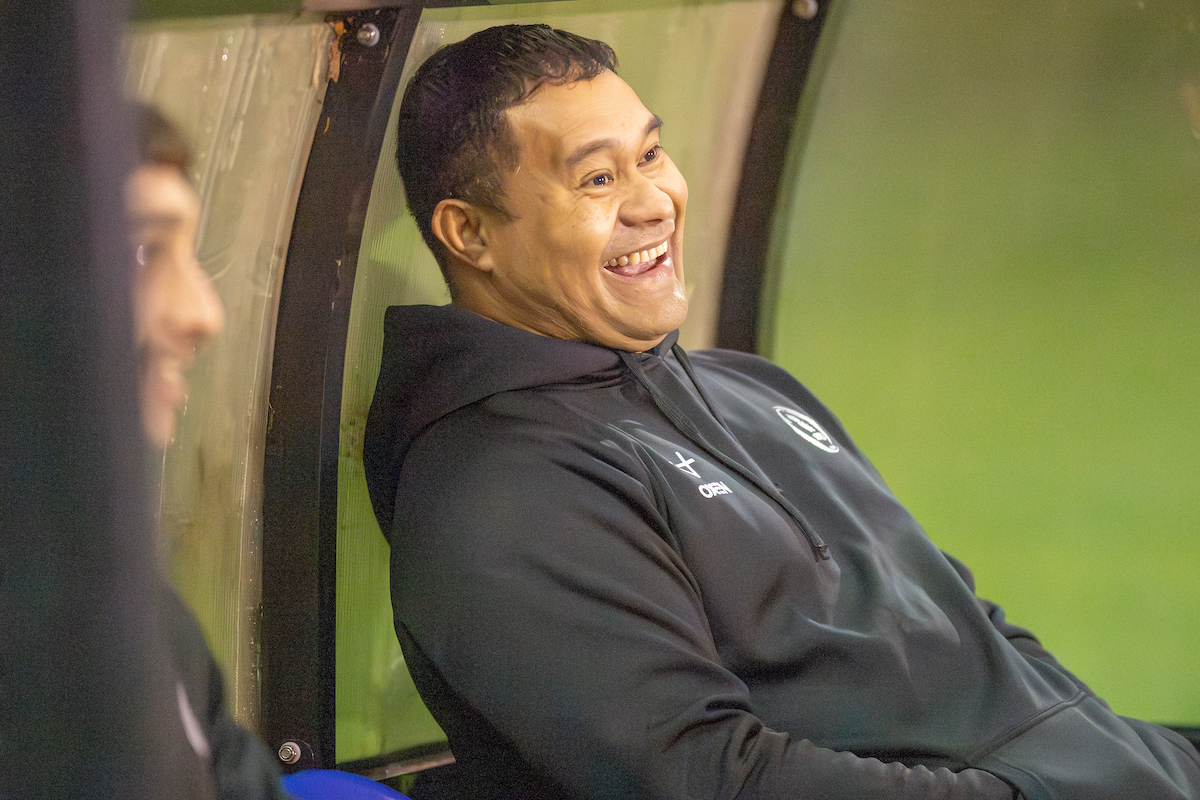 AlliginPhot's tweet photo. 1st to arrive, last to leave.  Excellent gallery of images from @windandsurfphot last night for @armyrugbyunion 
Capturing the thrills and spills on the pitch plus the story around the match.
Professionalism is shooting Red as an ex @RNRugby DoR 😉
https://t.co/YJm6m90VKW https://t.co/b3p2Xc9dJg