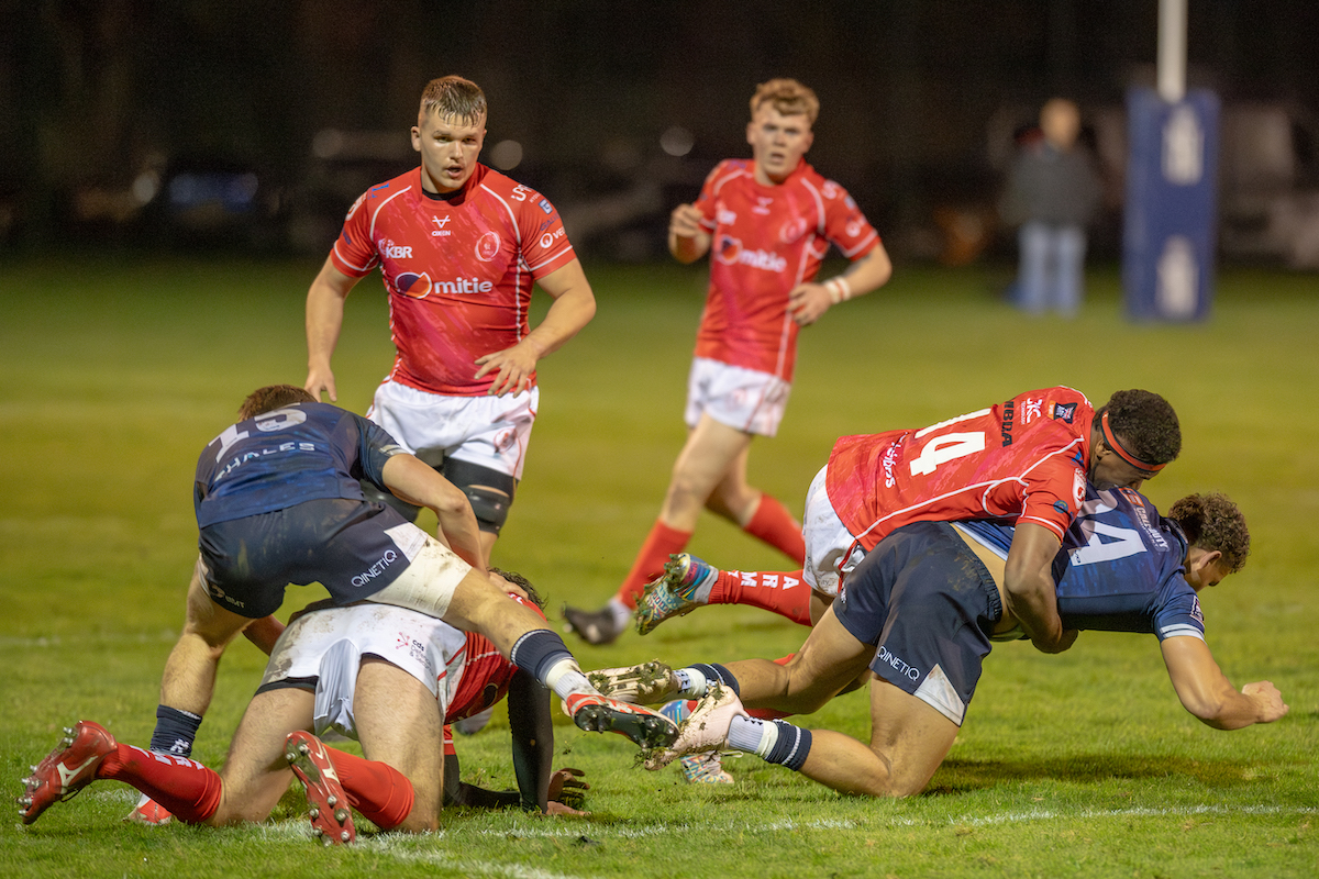 AlliginPhot's tweet photo. 1st to arrive, last to leave.  Excellent gallery of images from @windandsurfphot last night for @armyrugbyunion 
Capturing the thrills and spills on the pitch plus the story around the match.
Professionalism is shooting Red as an ex @RNRugby DoR 😉
https://t.co/YJm6m90VKW https://t.co/b3p2Xc9dJg