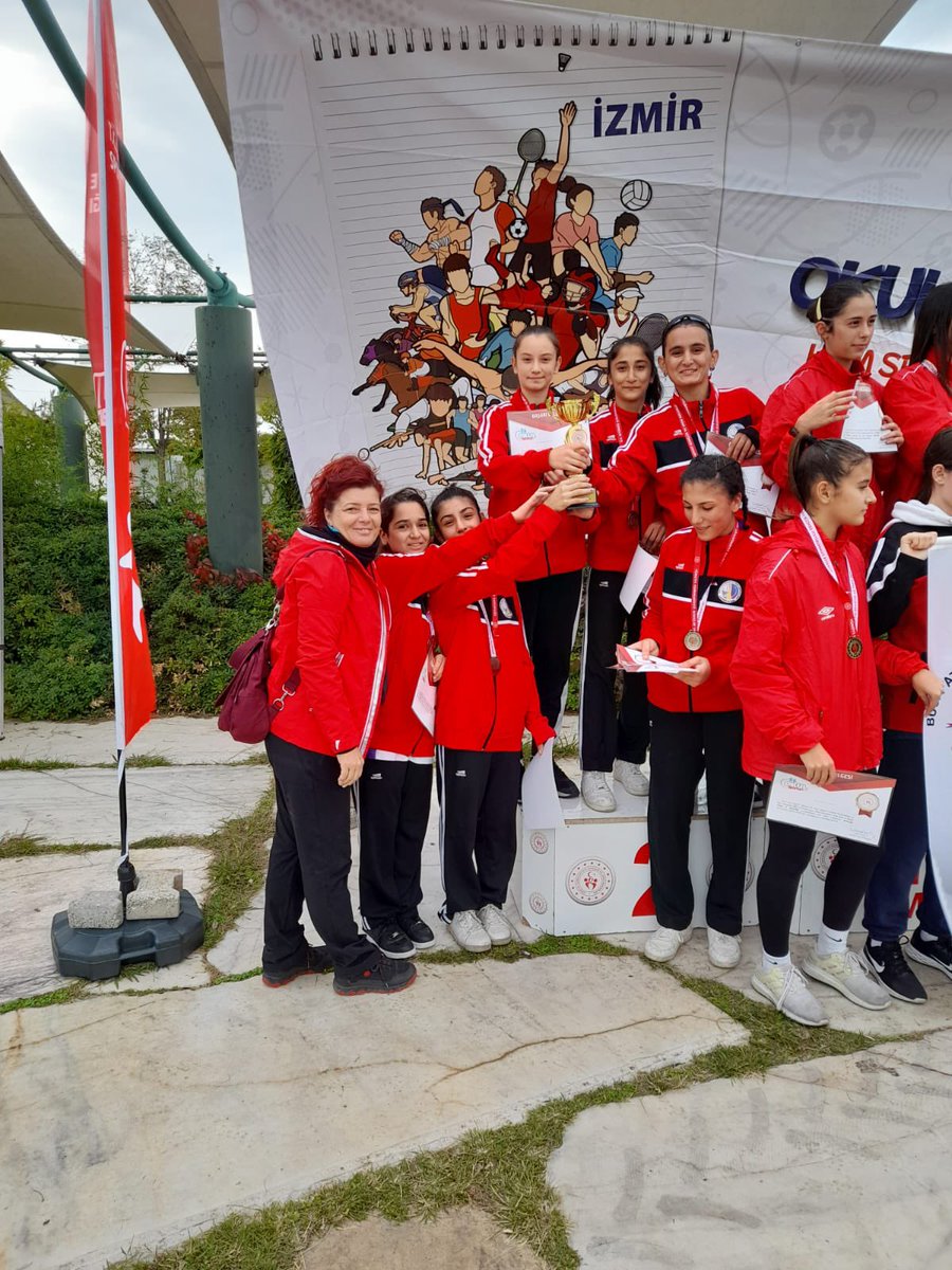 mtal_nene's tweet photo. 2023-2024  Okulsporları kapsamında İzmir İl Kros yarışmasında okulumuz  Nenehatun m.t.a lisesi takım olarak  İzmir 2. Olmustur. Öğrenci ve Öğretmenlerimizi kutlarız🎉🏅 https://t.co/f1oAXGKmJI
