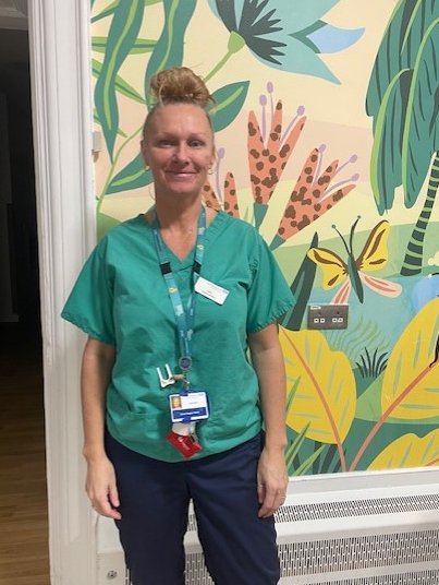 Linzi is a #HCSW @SheffChildrens NHS Trust, she joined the NHS three years ago. She shares her story with us to mark #NursingSupportWorkersDay today🧵 1/4