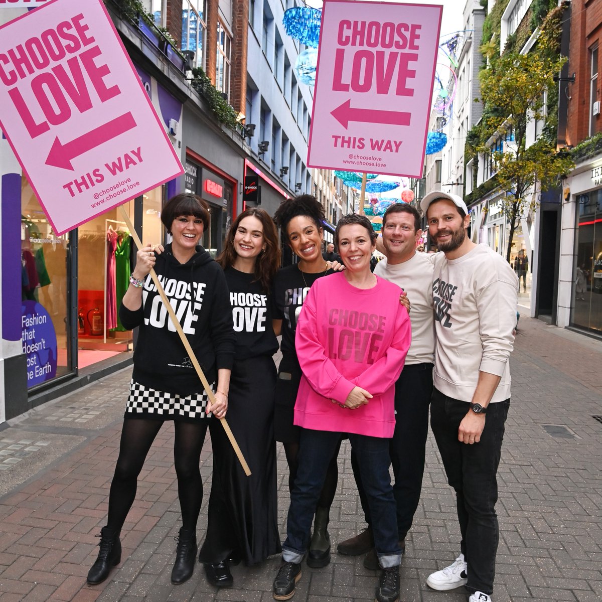 This week we celebrated the launch of the brilliant <a href="/chooselove/">Choose Love</a> shop in <a href="/CarnabyLondon/">Carnaby London</a> with some star-studded volunteers! Head to the store at 57 Carnaby Street for the full iconic Choose Love fashion collection, or to buy much-needed supplies for refugees globally 📸 <a href="/davebenett/">David Bennett</a>