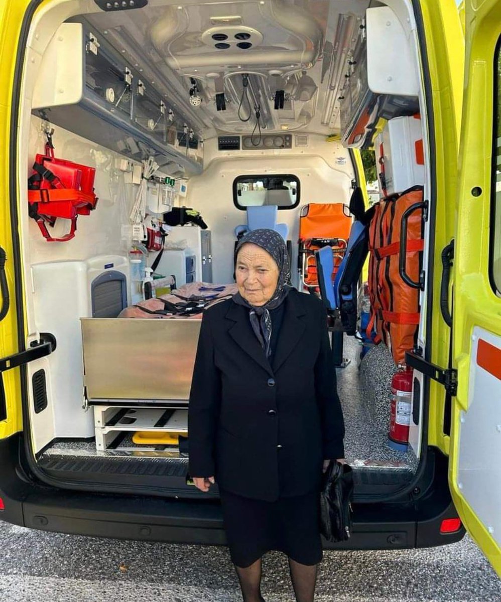 📌Ο,ΤΙ ΚΑΛΥΤΕΡΟ ΔΙΑΒΑΣΑ ΣΗΜΕΡΑ📌
Η κυρία Αθηνά Παπαχρήστου δεν είναι εφοπλίστρια.Είναι συνταξιούχος αγρότισσα.Με το υστέρημα της και μετά από επίπονη εργασία, αποφάσισε να δωρίσει ένα ασθενοφόρο 65.000€ στο ΕΚΑΒ Μεσολογγίου.
Οτι δεν μπόρεσε η πολιτεία, το κατάφερε η κυρία Αθηνά.