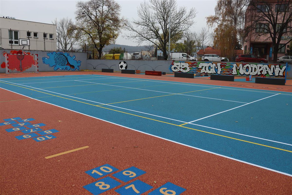 vojtechkos's tweet photo. Zrekonstruované hřiště u ZŠ TGM 😊 Osobně vyzkoušeno 😀

Intenzivně pracujeme nejen na výstavbě nových sportovišť, ale i na rekonstrukci těch stávajících.

Více zde:
https://t.co/psgzKlGBsZ https://t.co/TlGP15j75F