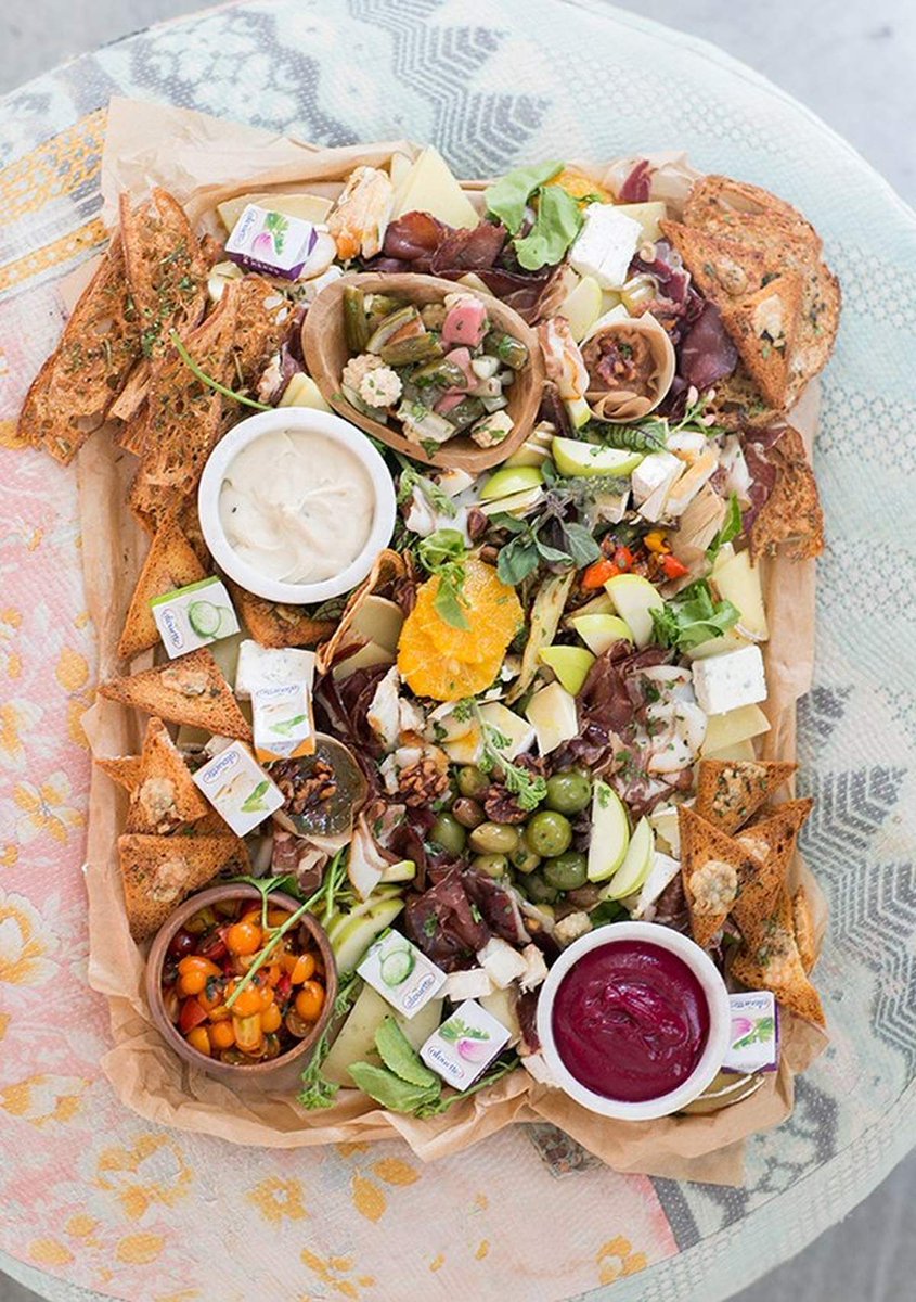 catchmyparty's tweet photo. Take a look at this elegant Fall Charcuterie Thanksgiving party! Love the party food! https://t.co/wy84H9ifF8  #catchmyparty #partyideas #fallparty #charcuterie #charcuterieparty #thanksgivingparty #thanksgiving #fall https://t.co/3RIuIql9KR