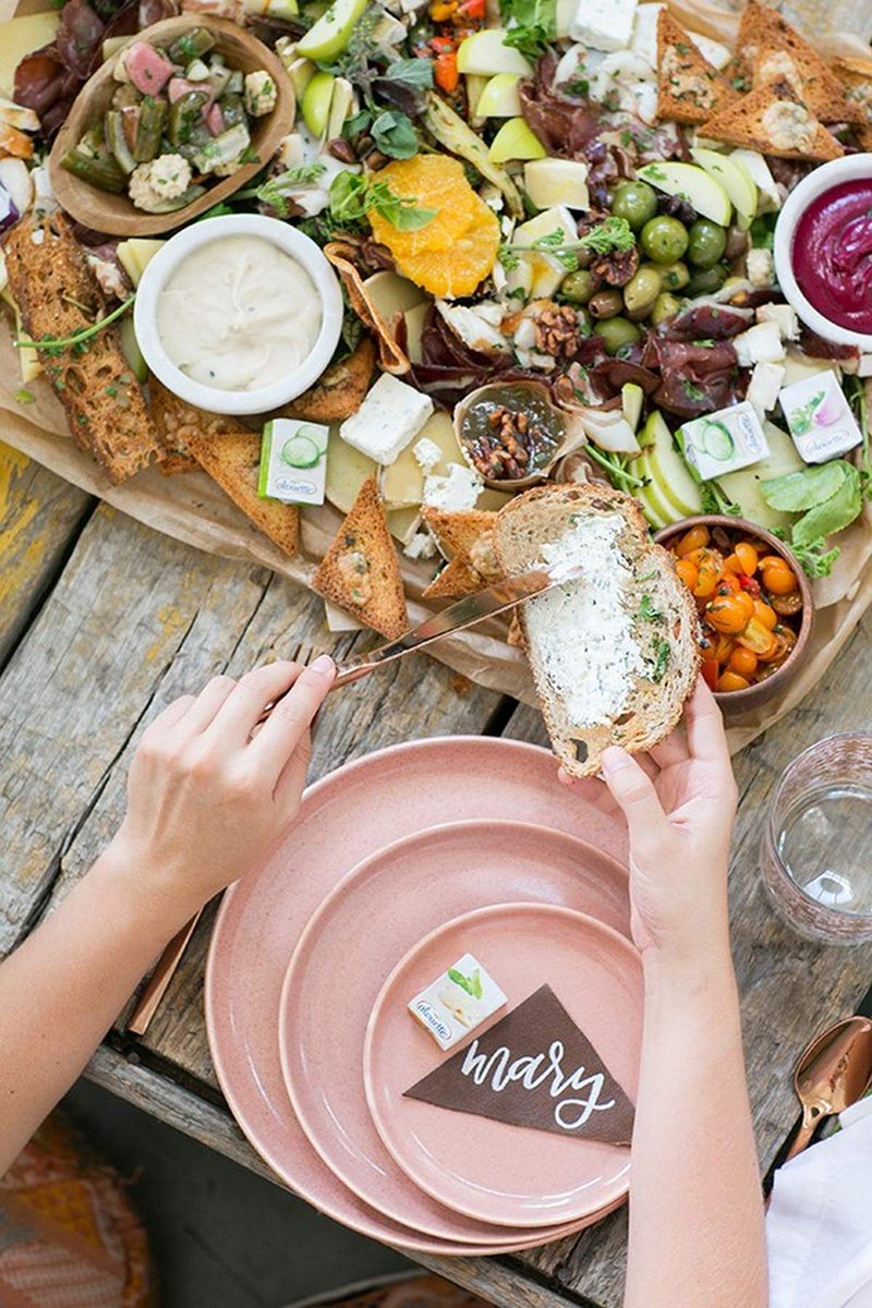 catchmyparty's tweet photo. Take a look at this elegant Fall Charcuterie Thanksgiving party! Love the party food! https://t.co/wy84H9ifF8  #catchmyparty #partyideas #fallparty #charcuterie #charcuterieparty #thanksgivingparty #thanksgiving #fall https://t.co/3RIuIql9KR