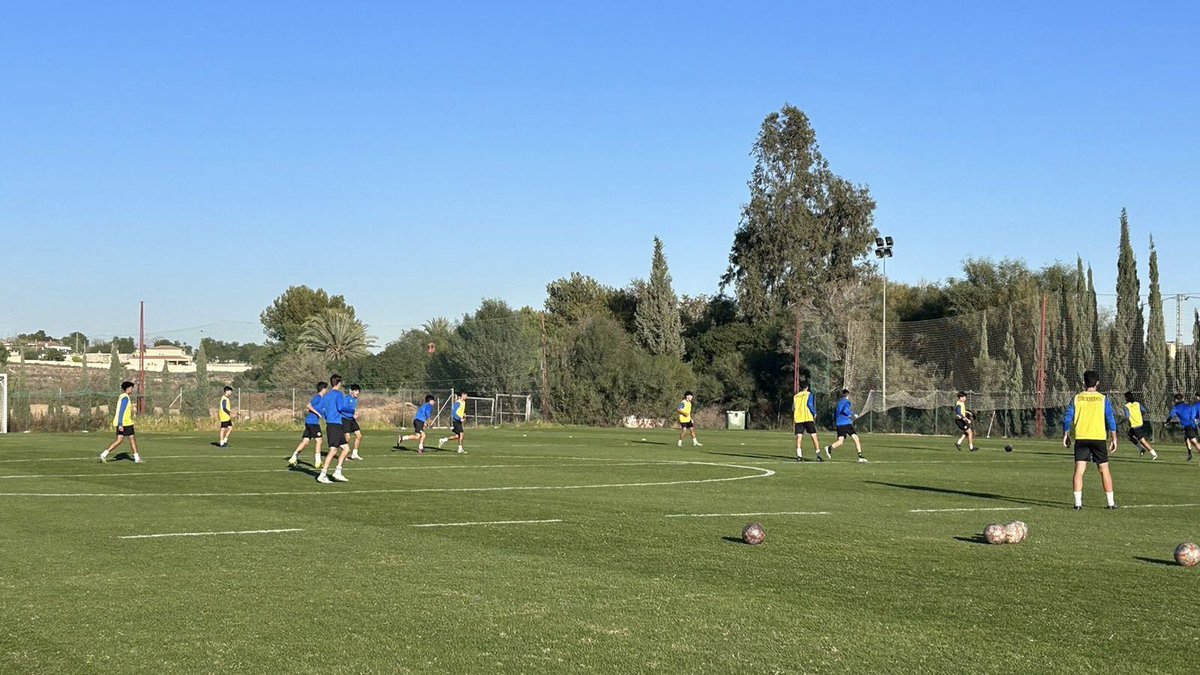 HerculesFutura's tweet photo. 💪🏻 ¡Nuestro Juvenil A ha entrenado hoy en Fontcalent para preparar su partido del fin de semana! 🙌🏻

💙 #MachoHércules 🤍 https://t.co/LILo2Hm0rx