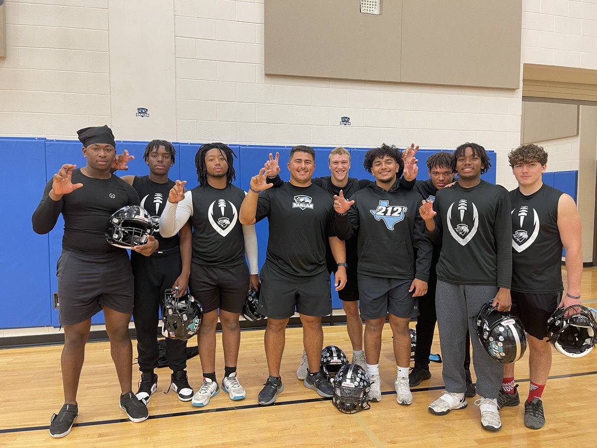 Happy thanksgiving from the Harlan Hawks Defensive Line! Have a great day everyone 🦃 🍽️ <a href="/HarlanHawks_FB/">Harlan Hawk Football</a>