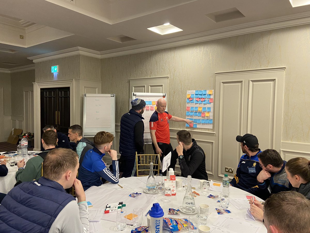 gaalearning's tweet photo. Session 2: Know Us🧠
@waynegoldcoach prompted us to determine positives and challenges and how we can link the two. Ultimately showing a path to progress!
Great to see staff coming together to achieve a common goal.
#GDSE #gaalearning
Sketchnotes🖌️: @davidsweeneyart https://t.co/1zaEK5GCW5