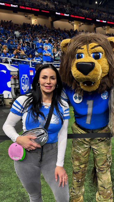 #OnePride  lets go @Lions @RoaryNFL https://t.co/lvVEnPBg0f<a href="/tag/onepride"class="tags">#OnePride</a><a class="tags" target="_blank" title="On Twitter" href="/?out=eyJ0eXAiOiJKV1QiLCJhbGciOiJIUzUxMiJ9.eyJpYXQiOjE3MTg2ODE0MzEsImlzcyI6InR3cG9ybnN0YXJzLmNvbSIsIm5iZiI6MTcxODY4MTQzMSwiZXhwIjoxNzUwMjE3NDMxLCJyZWRpcmVjdF91cmwiOiJodHRwczovL3R3aXR0ZXIuY29tL0xpb25zIn0.3T_umsLE9oCktQ5fTzuzuzk4LSx_in_ImE2muy1-PgqoHM-4W53zS1xphZUobRXPLQaIQI5-fHpy8T1-sXa2yA">@Lions</a><a class="tags" target="_blank" title="On Twitter" href="/?out=eyJ0eXAiOiJKV1QiLCJhbGciOiJIUzUxMiJ9.eyJpYXQiOjE3MTg2ODE0MzEsImlzcyI6InR3cG9ybnN0YXJzLmNvbSIsIm5iZiI6MTcxODY4MTQzMSwiZXhwIjoxNzUwMjE3NDMxLCJyZWRpcmVjdF91cmwiOiJodHRwczovL3R3aXR0ZXIuY29tL1JvYXJ5TkZMIn0.CsP7K8l96sTQPaToYWu9EF47M2FDkaMm9nw6vnVRvJuZm3gJdmbBISNdyhP1fsO5jtM2LhsuN461gbplb0sZoQ">@RoaryNFL</a>
