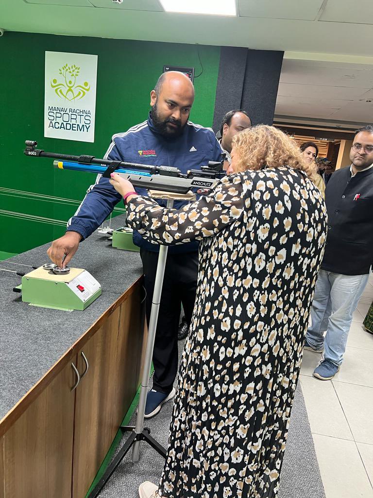 Sandra Moffett tweet media