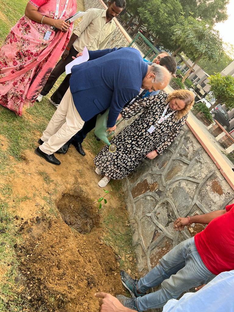 Sandra Moffett tweet media