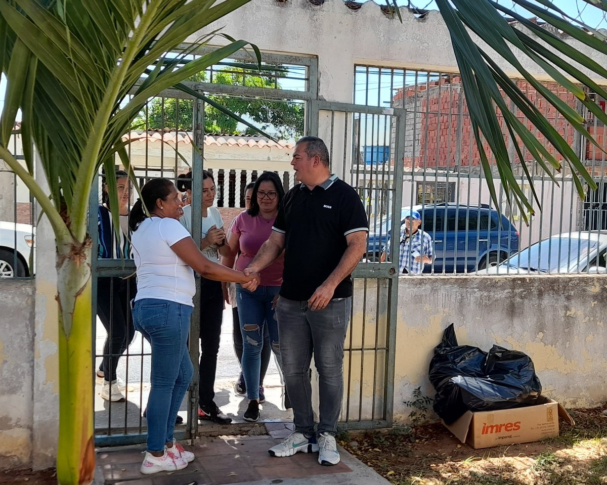 #23Nov Bella Vista #Porlamar escuchando a nuestra gente; sus planteamientos y los diferentes problemas que enfrentan, consecuencia de malas políticas públicas.

Preocupados por el deterioro del Consultorio Popular Tipo III en el sector. La salud agoniza en #NuevaEsparta