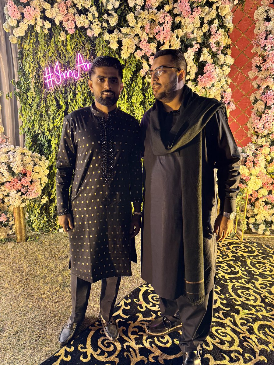 iamqadirkhawaja's tweet photo. Me and Babar Azam at Imam ul Haq Qawwali Night ❤️❤️❤️🔥🔥🔥🔥
سڑو شریکو سڑو💪✅🤲
#BabarAzam #ImamulHaqwedding https://t.co/Wn1MDheEAp