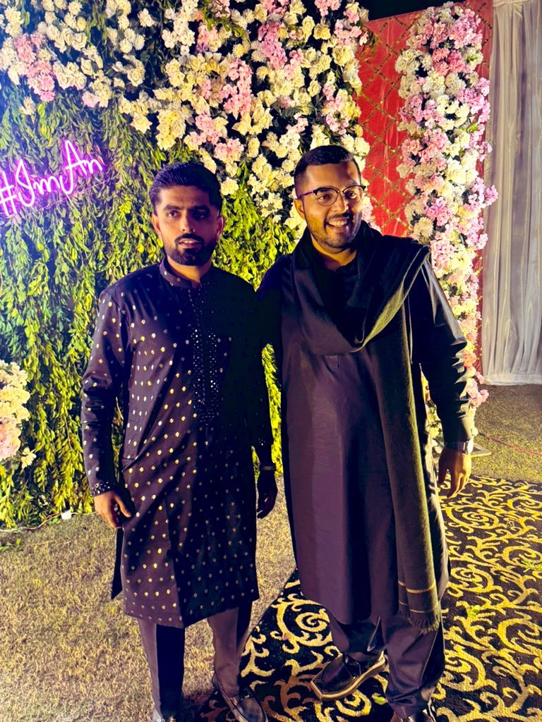 iamqadirkhawaja's tweet photo. Me and Babar Azam at Imam ul Haq Qawwali Night ❤️❤️❤️🔥🔥🔥🔥
سڑو شریکو سڑو💪✅🤲
#BabarAzam #ImamulHaqwedding https://t.co/Wn1MDheEAp