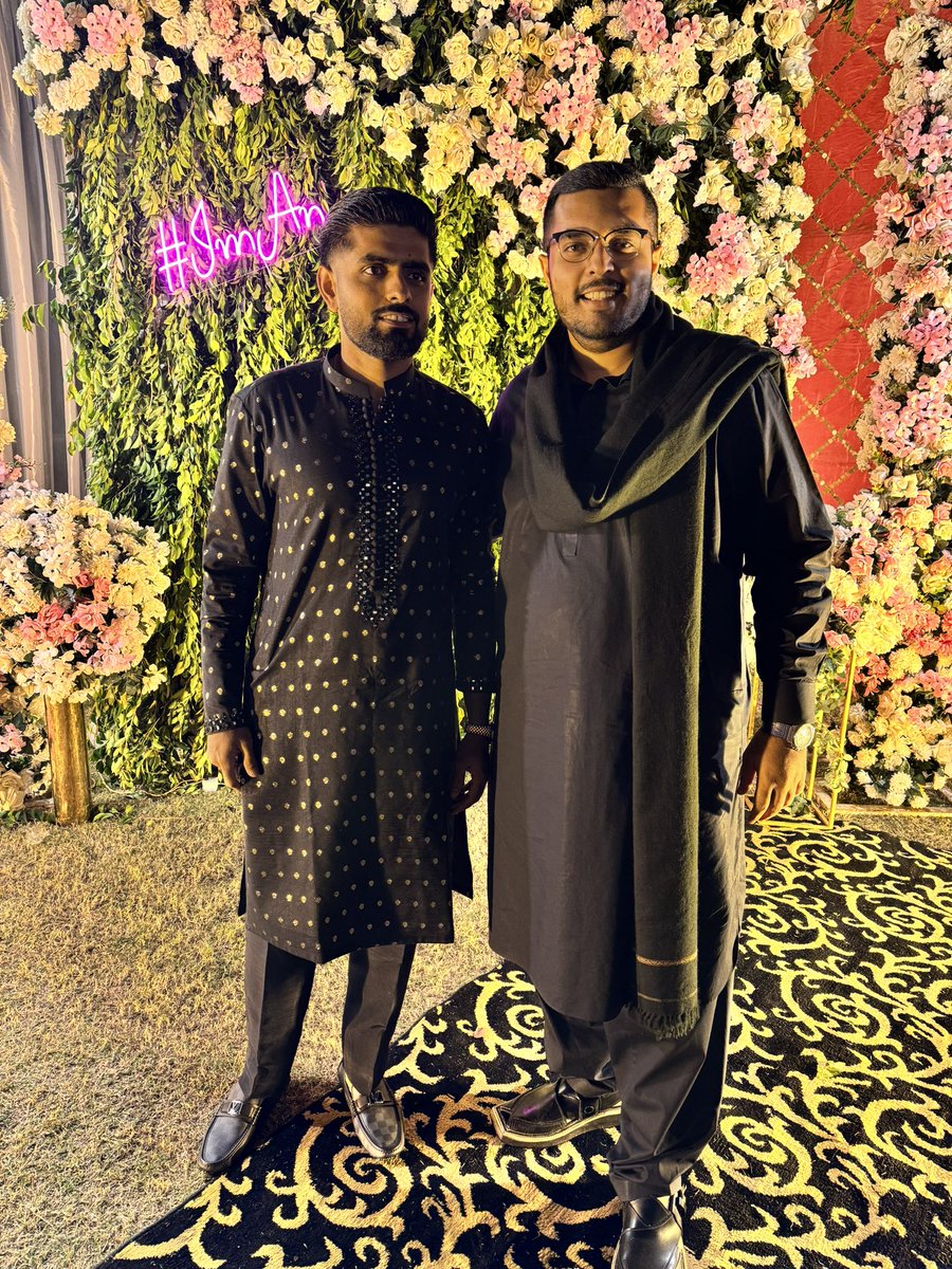 iamqadirkhawaja's tweet photo. Me and Babar Azam at Imam ul Haq Qawwali Night ❤️❤️❤️🔥🔥🔥🔥
سڑو شریکو سڑو💪✅🤲
#BabarAzam #ImamulHaqwedding https://t.co/Wn1MDheEAp