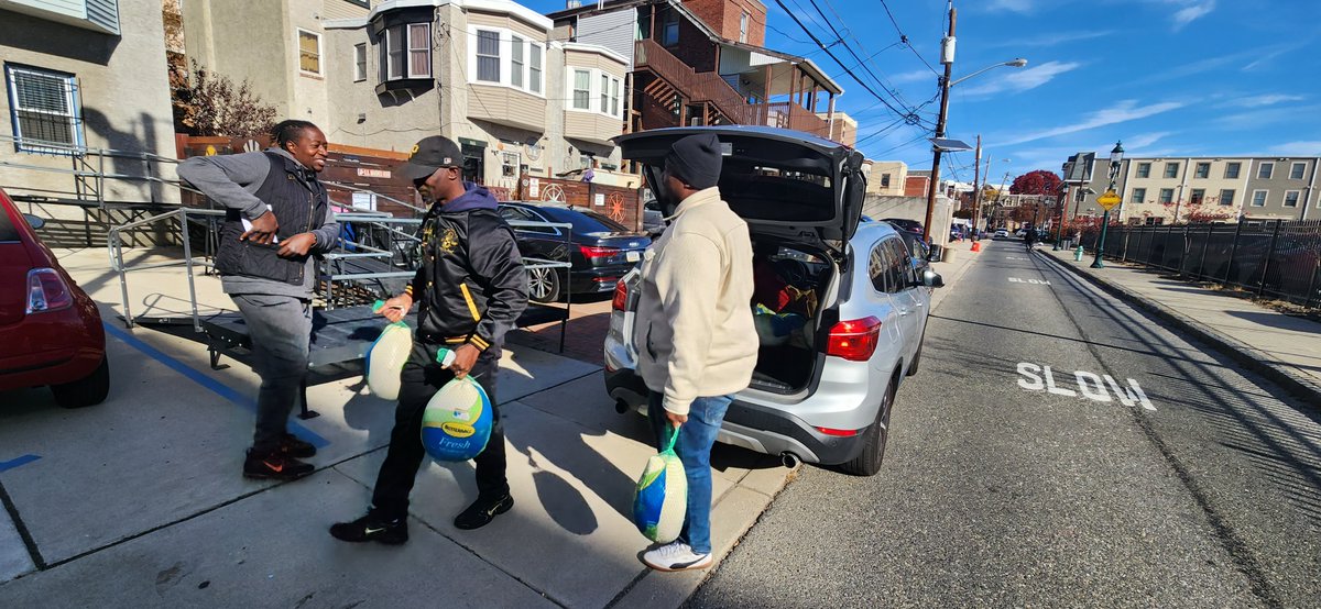 luciusd912's tweet photo. @apa1906NETwork The brothers of Nu Gamma Lambda chapter of Alpha Phi Alpha were honored to deliver 12 turkeys to @centerffs in Camden, NJ to make a better holiday for some local families in need.  #APA1906Network #Thanksgiving📷 #MenOfDistinction https://t.co/WRbdn6XvUb
