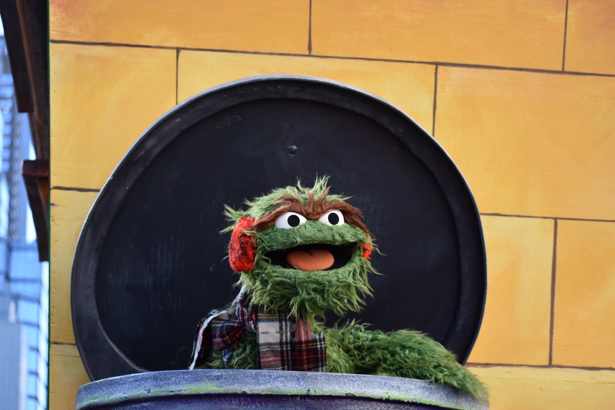While everyone's busy being thankful, I'm just over here enjoying some solitude in my trash can. 🗑️ #Thanksgiving #MacysThanksgivingDayParade