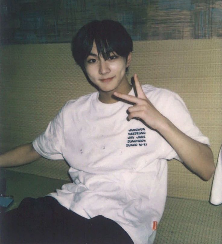 urboirykstar's tweet image. ikaw at ikaw lang ang uuwian sa pagsikat at paglubog man ng araw.