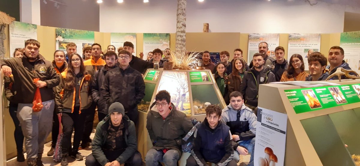 IESAlfonsoIX's tweet photo. Jornada micologica en Rabanales de Aliste, con visita el Centro de interpretación de especies micológicas y salida al robledal del municipio para la recolección de especies silvestres. Excelente día de convivencia y aprendizaje. https://t.co/iPLCnIPe03