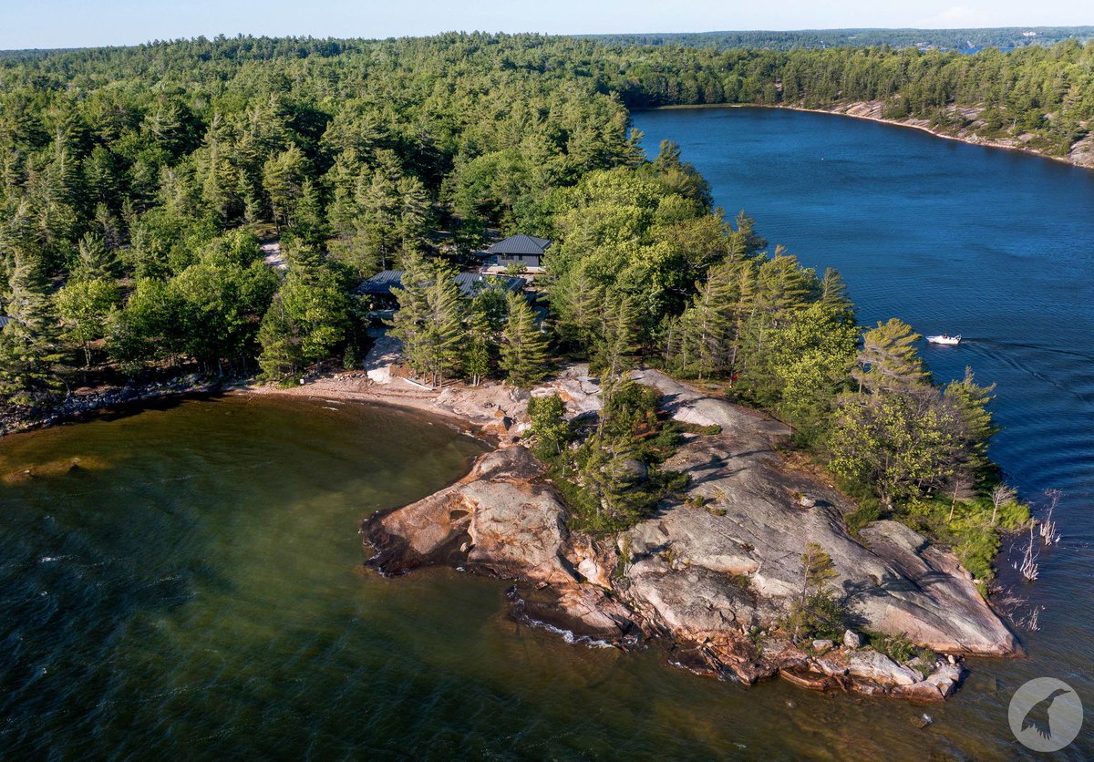 TamarackNorth's tweet image. Solitary home on an undisturbed cove. 

Project Manager: Nick Cross
Site Supervisor: Mike Winfield
Architect: Superkul 
Interior Designer: Kate Zeidler Interior Design 
Landscaper: Rockscape

#rockscape #luxurycottage #landscapers  #cottageinspo #landscapeinspo #flagtsone