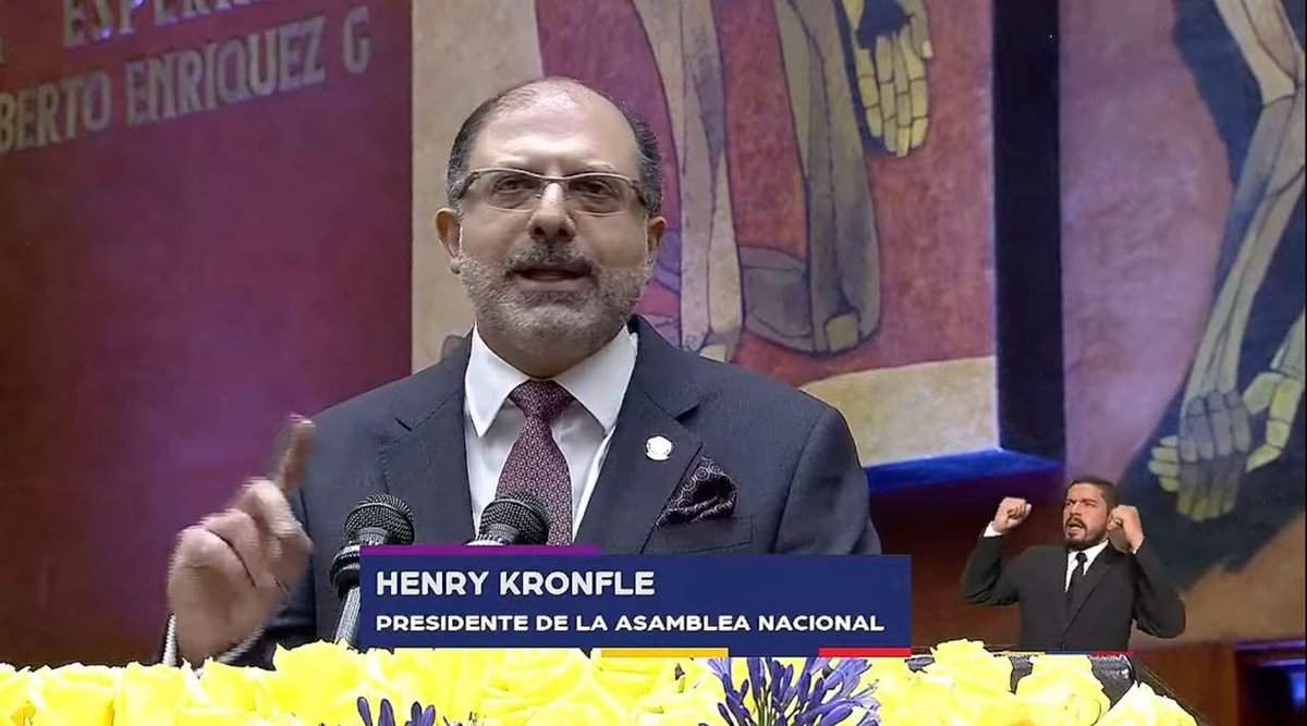 wenewsec's tweet image. 🚨La primera autoridad en hablar en el cambio de mando presidencial fue Henry #Kronfle, presidente del Legislativo.

Durante su discurso se refirió a la democracia: " las instituciones del Estado, deben ser independientes, vigiladas por los medios y escrutadas por el público”.